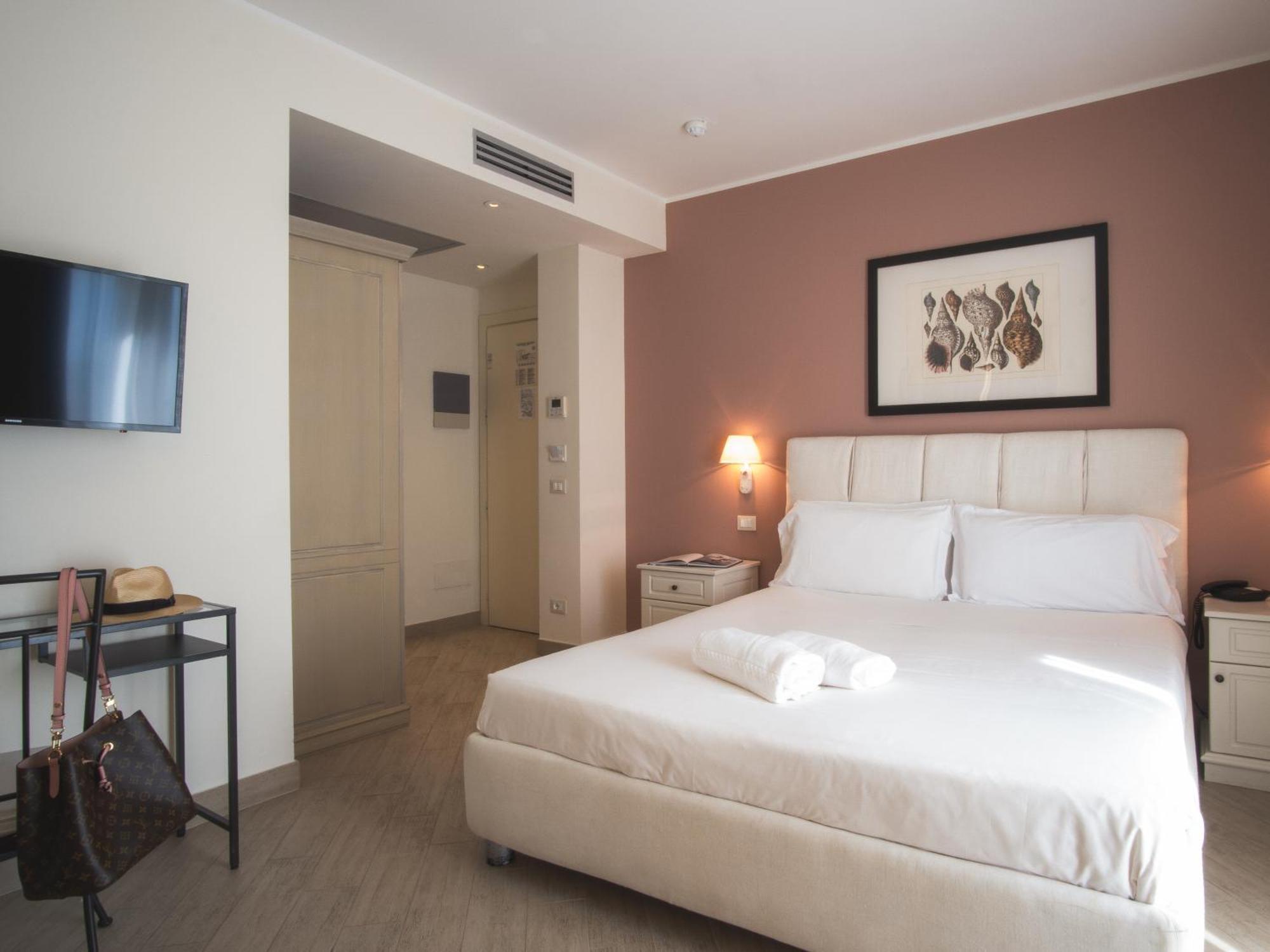Hotel San Pietro Palace Finale Ligure Buitenkant foto