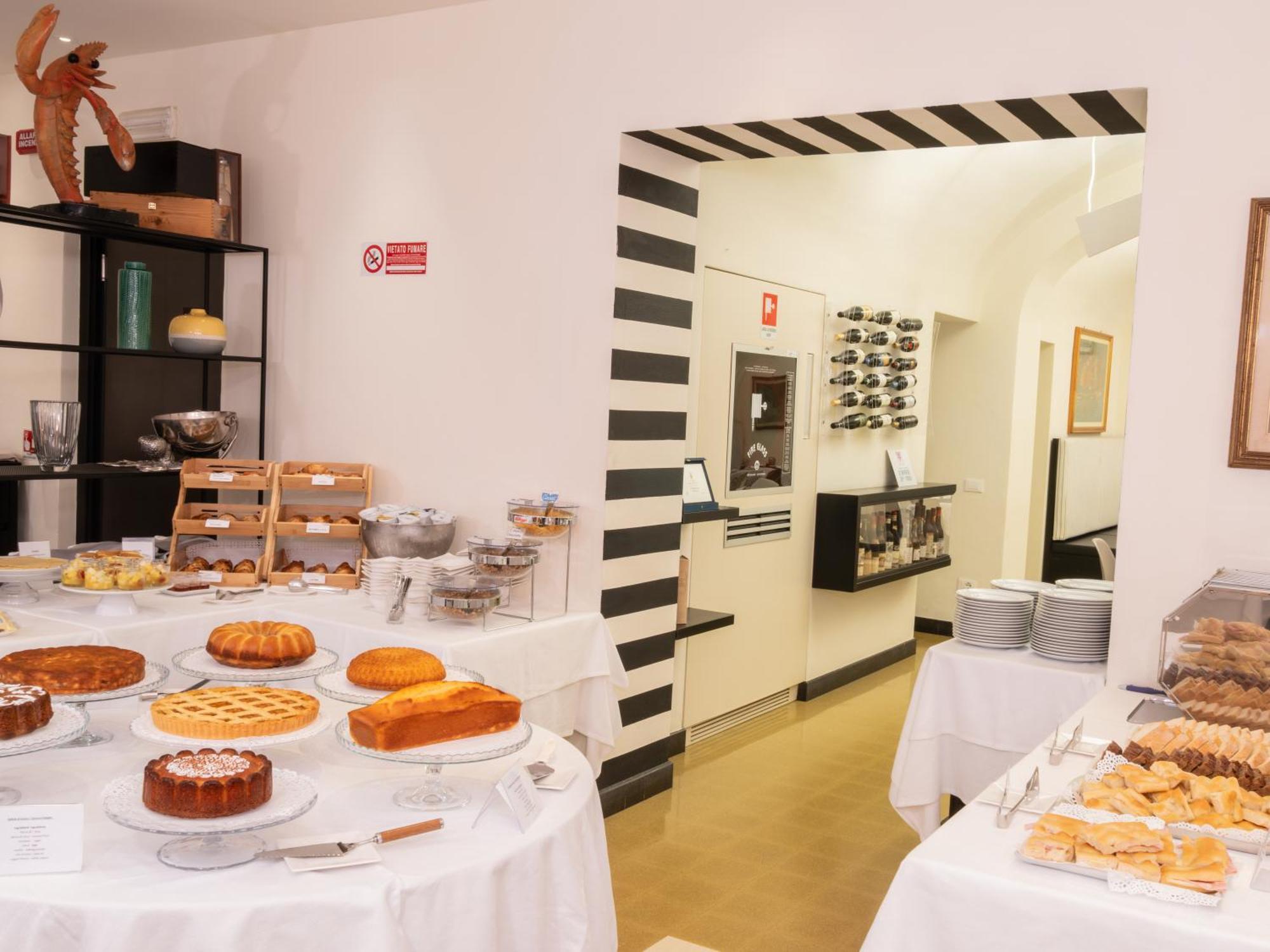 Hotel San Pietro Palace Finale Ligure Buitenkant foto