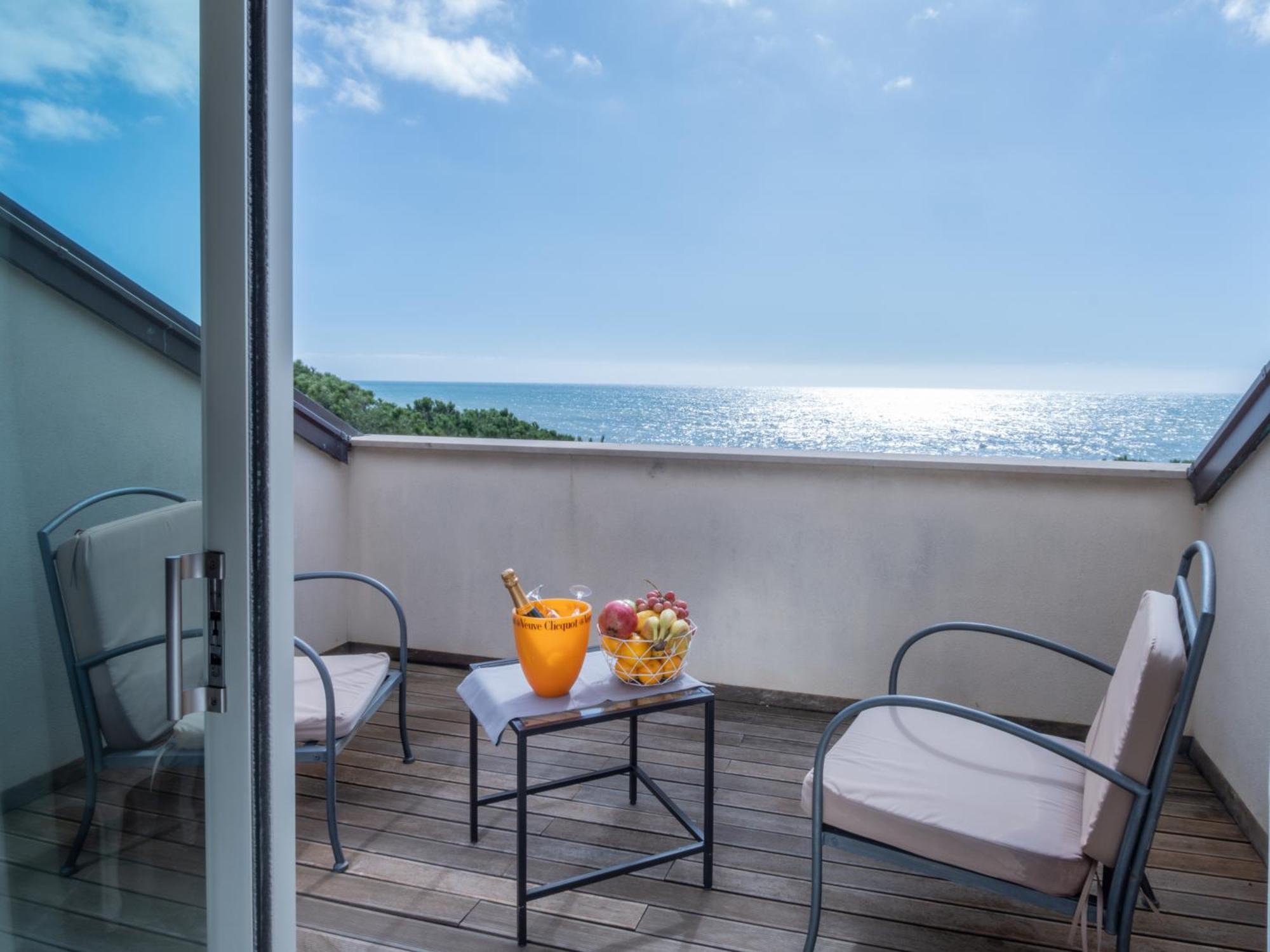 Hotel San Pietro Palace Finale Ligure Buitenkant foto