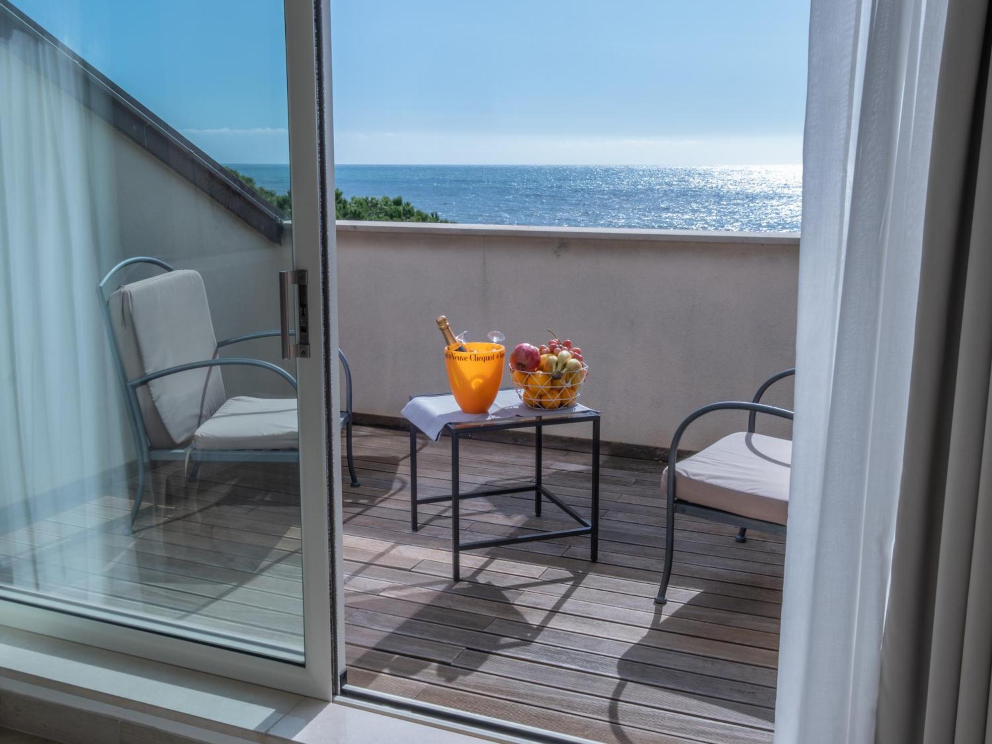 Hotel San Pietro Palace Finale Ligure Buitenkant foto