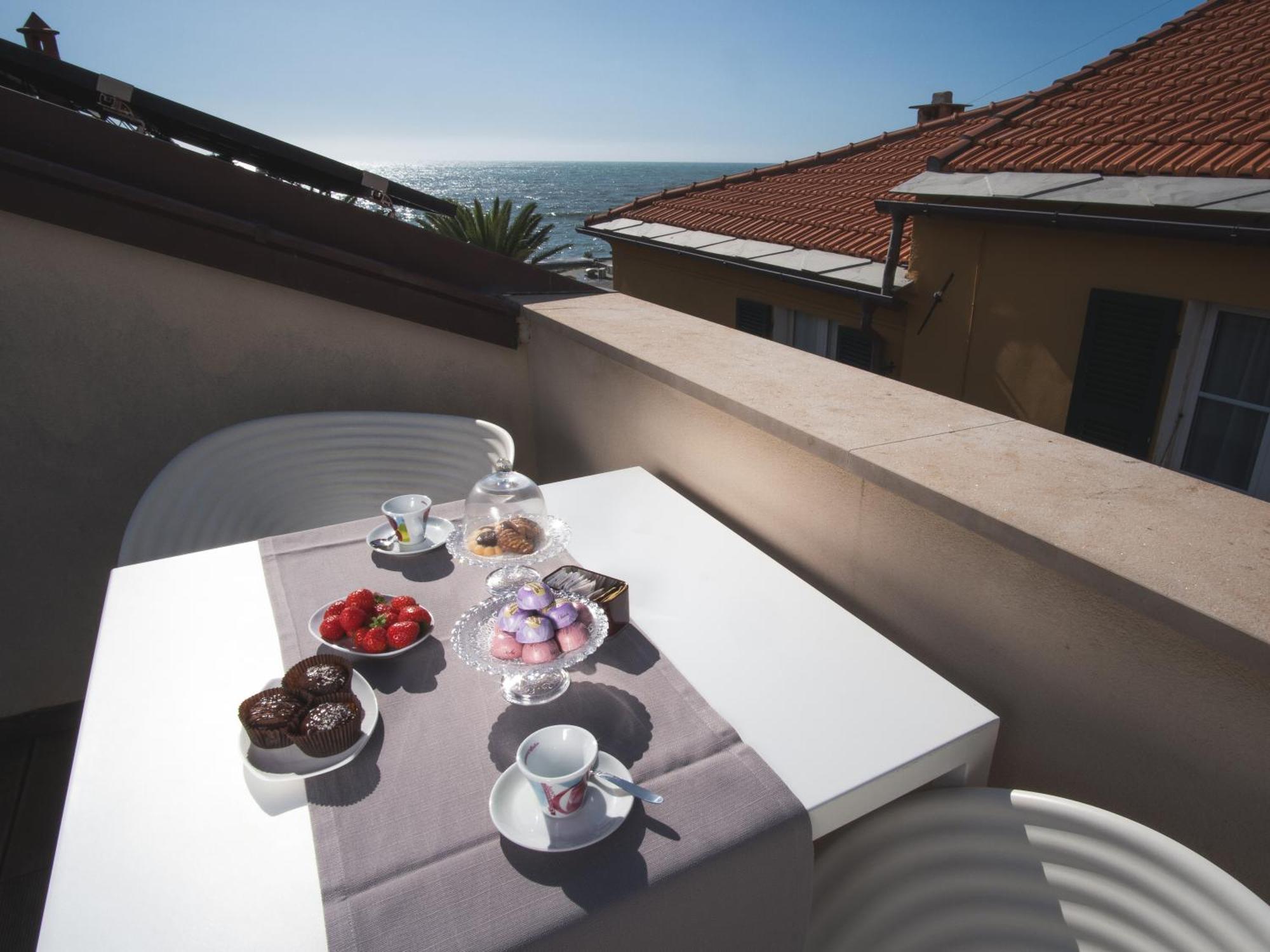 Hotel San Pietro Palace Finale Ligure Buitenkant foto